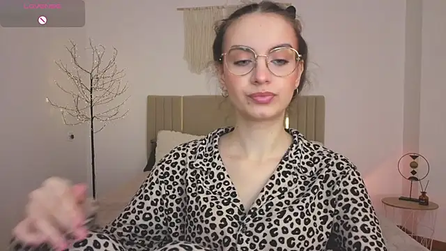 Snapshot of Real_cutie1 chatting on May 11, 2026, 12:39 pm Real cutie1 online show from May 11, 2026, 12:39 pm