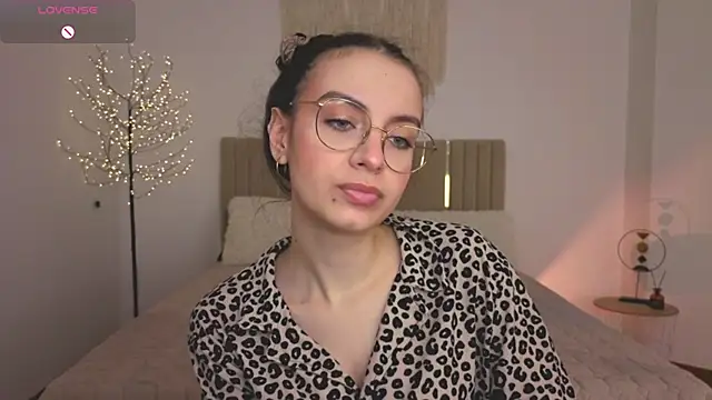 Snapshot of Real_cutie1 chatting on May 13, 2026, 12:45 pm Real cutie1 online show from May 13, 2026, 12:45 pm
