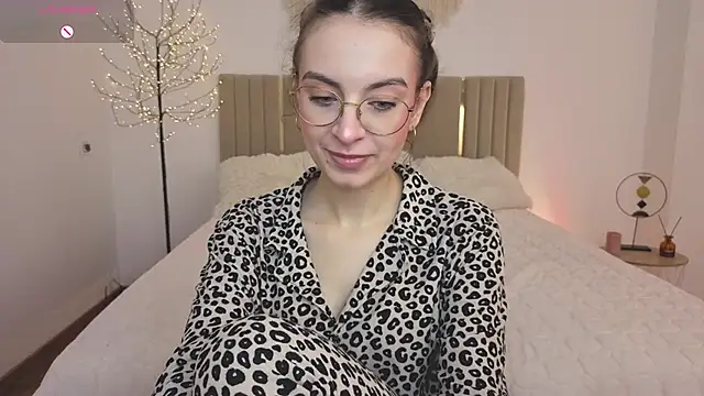 Snapshot of Real_cutie1 chatting on April 24, 2026, 1:02 pm Real cutie1 online show from April 24, 2026, 1:02 pm
