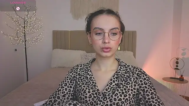 Snapshot of Real_cutie1 chatting on May 12, 2026, 12:55 pm Real cutie1 online show from May 12, 2026, 12:55 pm
