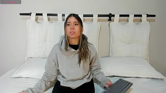 Snapshot of Rachell_criss chatting on January 15, 2026, 4:16 am Rachell criss online show from January 15, 2026, 4:16 am