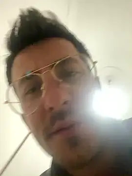 emredenizz07 online show from October 9, 2025, 9:48 pm