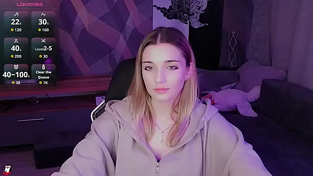 Sandy Belle online show from November 18, 2025, 7:28 pm