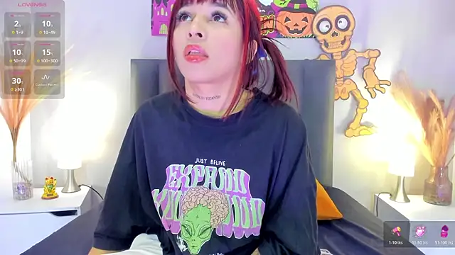 MartinaBlakees online show from October 22, 2025, 1:10 pm