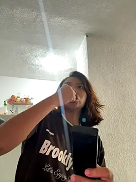 Snapshot of Nia_Desire chatting on November 7, 2025, 1:43 am Nia Desire online show from November 7, 2025, 1:43 am