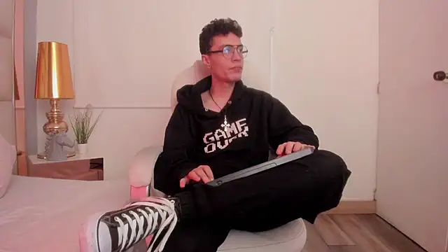 dark sun302 online show from November 12, 2025, 9:40 pm