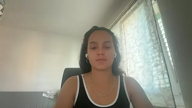 Snapshot of Maia_Park chatting on May 24, 2026, 1:33 pm Maia Park online show from May 24, 2026, 1:33 pm