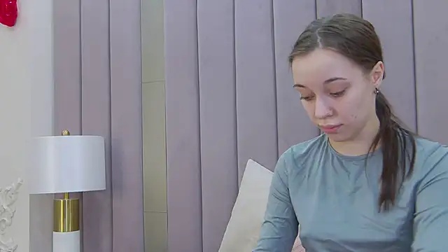 ZoeyNeal online show from March 15, 2026, 1:40 pm