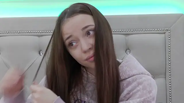 ZoeyNeal online show from March 1, 2026, 2:17 pm