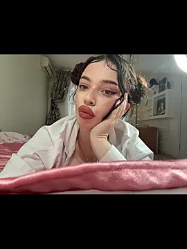 Snapshot of Hannah_xBaby chatting on November 12, 2025, 8:40 am Hannah xBaby online show from November 12, 2025, 8:40 am