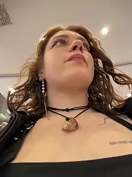 lucy-joy online show from April 8, 2026, 10:28 am