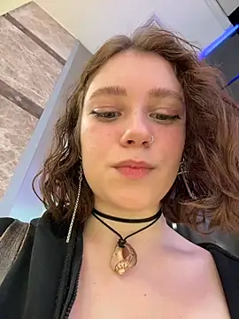 lucy-joy online show from November 15, 2025, 10:19 am