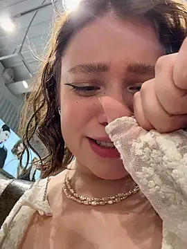 lucy-joy online show from November 25, 2025, 3:23 pm