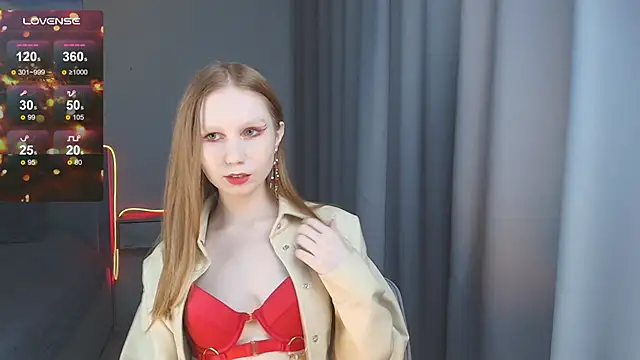 FoxyMira online show from December 5, 2025, 1:43 pm