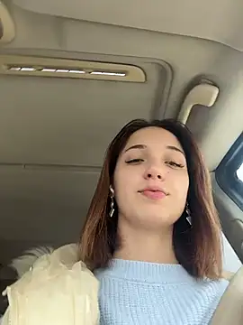 DollyTall online show from November 6, 2025, 8:40 am