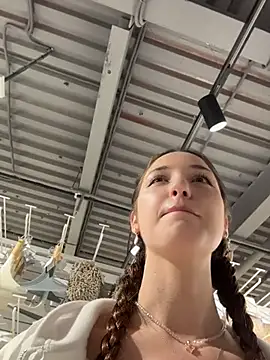 DollyTall online show from April 13, 2026, 6:28 am