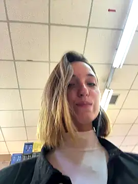 DollyTall online show from September 15, 2025, 9:21 am