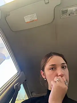 DollyTall online show from September 24, 2025, 10:22 am