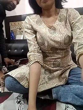 Yourhotsweetgirl online show from February 11, 2026, 1:44 pm