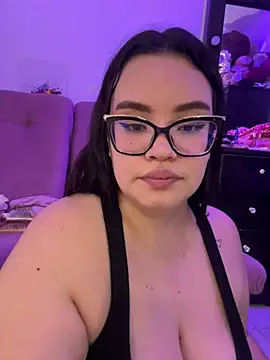 Snapshot of Emily_Taylor2 chatting on February 8, 2026, 2:20 am Emily Taylor2 online show from February 8, 2026, 2:20 am