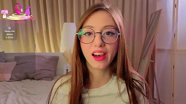 Snapshot of AvrilLeMell chatting on February 12, 2026, 9:03 pm AvrilLeMell online show from February 12, 2026, 9:03 pm