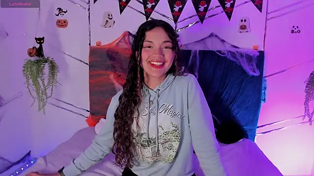 Camilla Miller01 online show from October 17, 2025, 9:16 pm