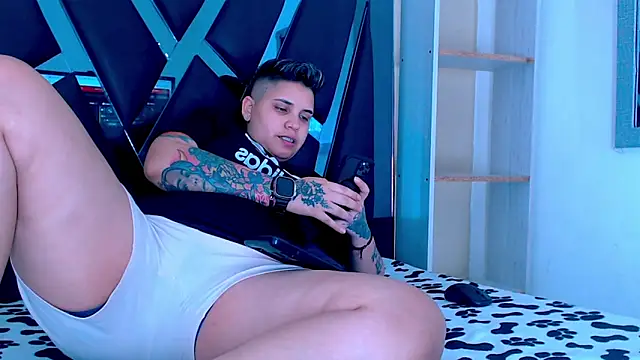 karla sexy21 online show from November 6, 2025, 4:27 am