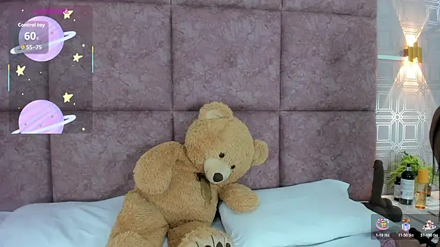 AmyStar1 online show from April 13, 2026, 8:57 pm