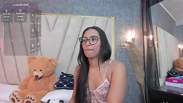 AmyStar1 online show from November 18, 2025, 9:07 pm