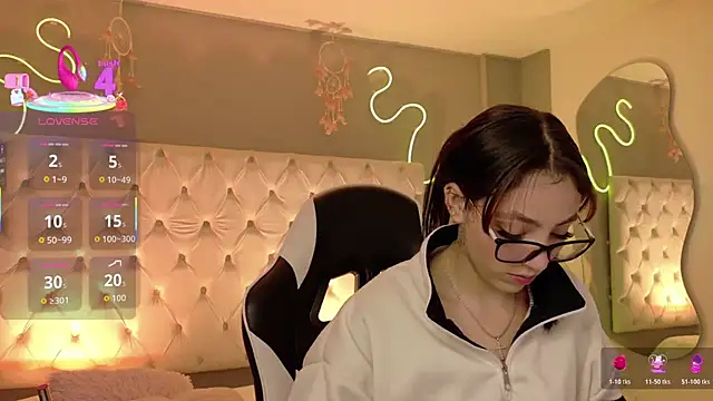 Snapshot of Megan__cole1 chatting on February 19, 2026, 4:20 am Megan cole1 online show from February 19, 2026, 4:20 am