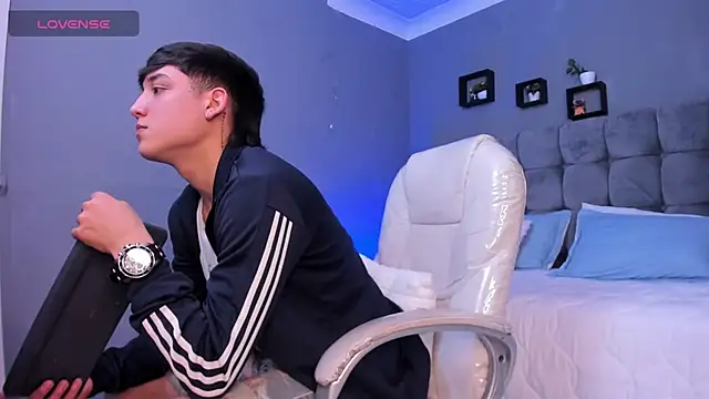 Ares di martin online show from November 14, 2025, 5:33 am