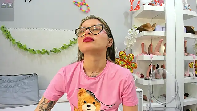 KoraSweett online show from October 8, 2025, 7:36 pm