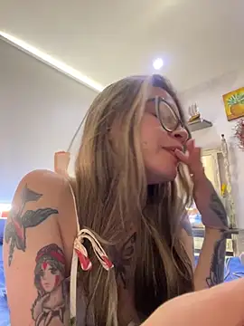 KoraSweett online show from February 21, 2026, 7:27 pm