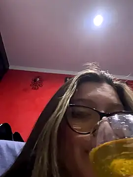 KoraSweett online show from November 30, 2025, 3:40 am