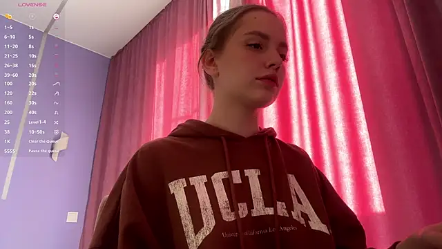 LinaMoonBlessed online show from November 4, 2025, 7:45 am