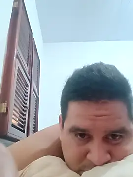 Snapshot of reguetones92 chatting on September 8, 2025, 6:40 pm reguetones92 online show from September 8, 2025, 6:40 pm