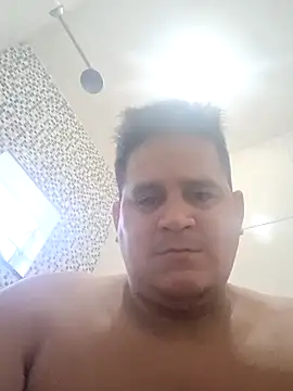 Snapshot of reguetones92 chatting on December 3, 2025, 5:23 pm reguetones92 online show from December 3, 2025, 5:23 pm