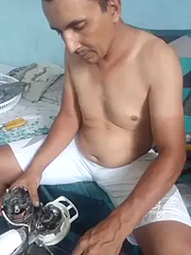 miroqui143 online show from December 14, 2025, 4:34 pm