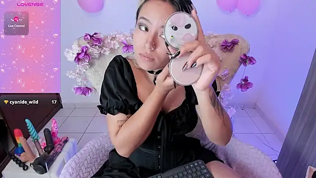 Nataliahenao69 online show from October 20, 2025, 12:02 am