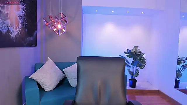 AidaJones online show from November 19, 2025, 11:21 am