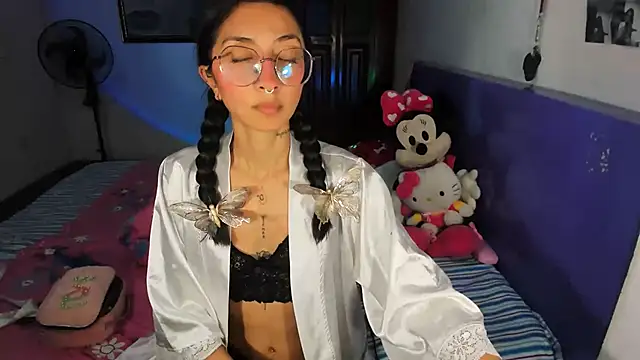 Snapshot of Anais_lux chatting on July 1, 2026, 12:00 am Anais lux online show from July 1, 2026, 12:00 am