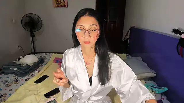 Anais lux online show from April 10, 2026, 12:06 am