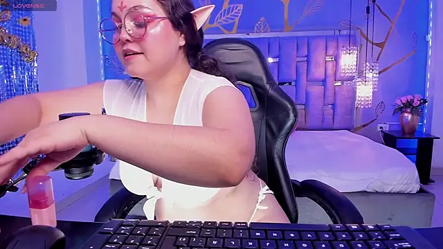 Snapshot of ShylySweet chatting on October 15, 2025, 5:17 am ShylySweet online show from October 15, 2025, 5:17 am