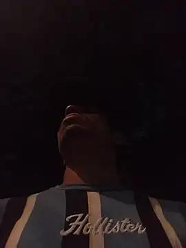 IsaXander743 online show from November 16, 2025, 11:19 pm