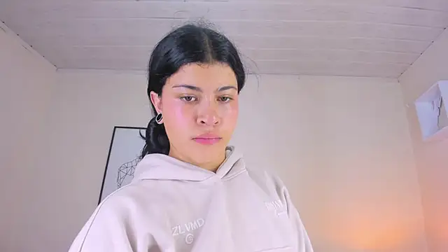 LusyKitty online show from November 11, 2025, 4:02 pm