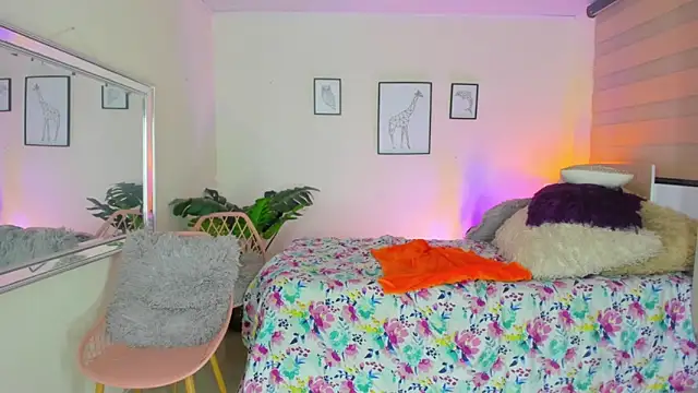 LusyKitty online show from October 22, 2025, 3:33 pm