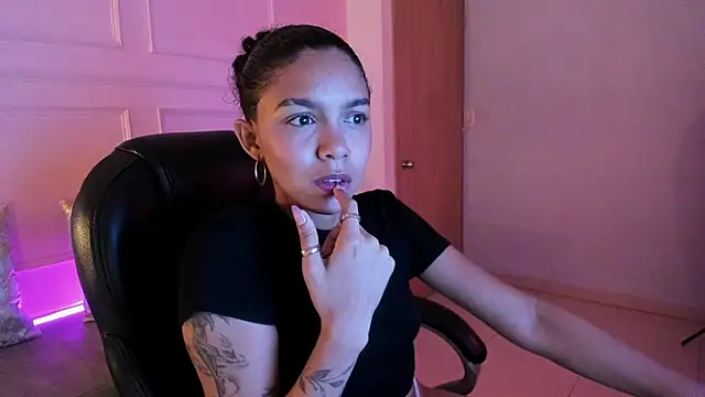 Snapshot of aitana_kahlo chatting on February 2, 2026, 8:08 pm aitana kahlo online show from February 2, 2026, 8:08 pm