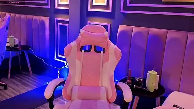Skyyle  online show from May 14, 2026, 1:30 pm