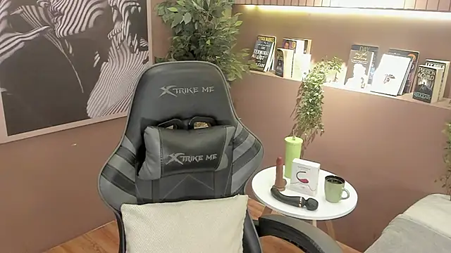 Skyyle  online show from May 30, 2026, 1:28 pm