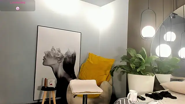 Snapshot of Skyyle_ chatting on October 2, 2025, 12:41 pm Skyyle online show from October 2, 2025, 12:41 pm